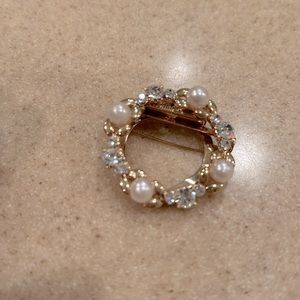 Women’s fashion pin brooch